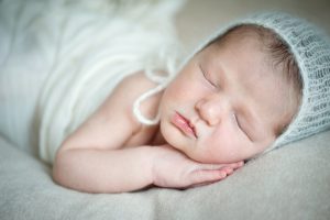 sessione fotografica neonato milano