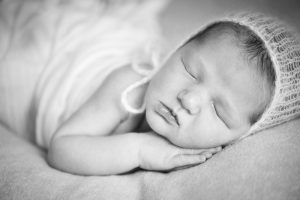 sessione fotografica neonato milano